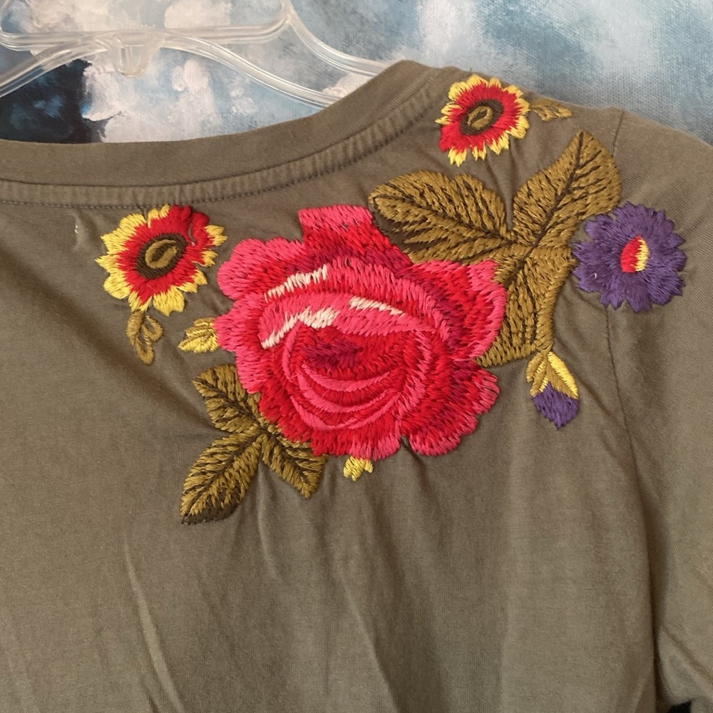 Floral Embroidered Women's Top - Green - Picture 5 of 7